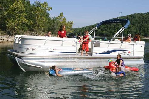 2005 Sun Tracker Party Barge 25 I/O